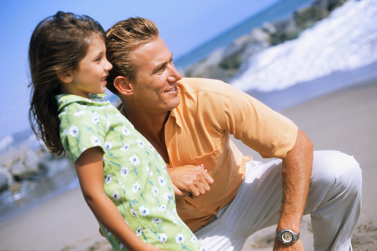 Step father and daughter. Отец и дочь. Хорошие отношения с папой. Папа любит дочь.